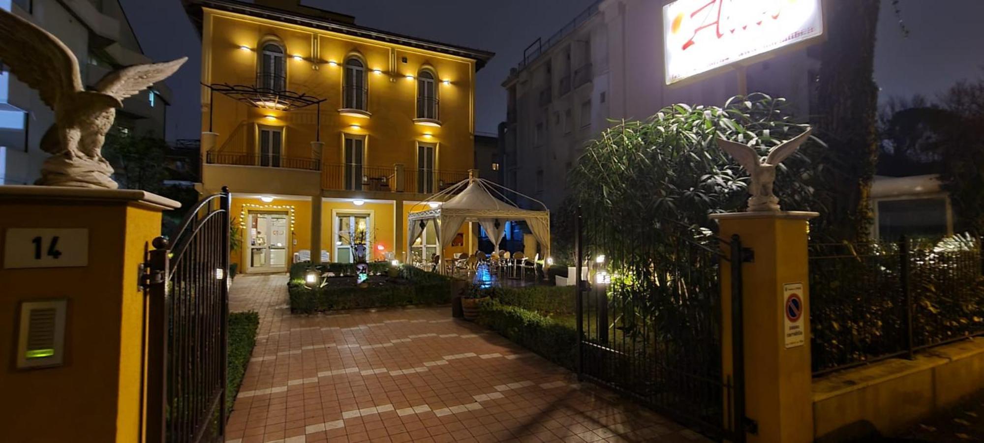 Hotel Alibi Rimini Buitenkant foto