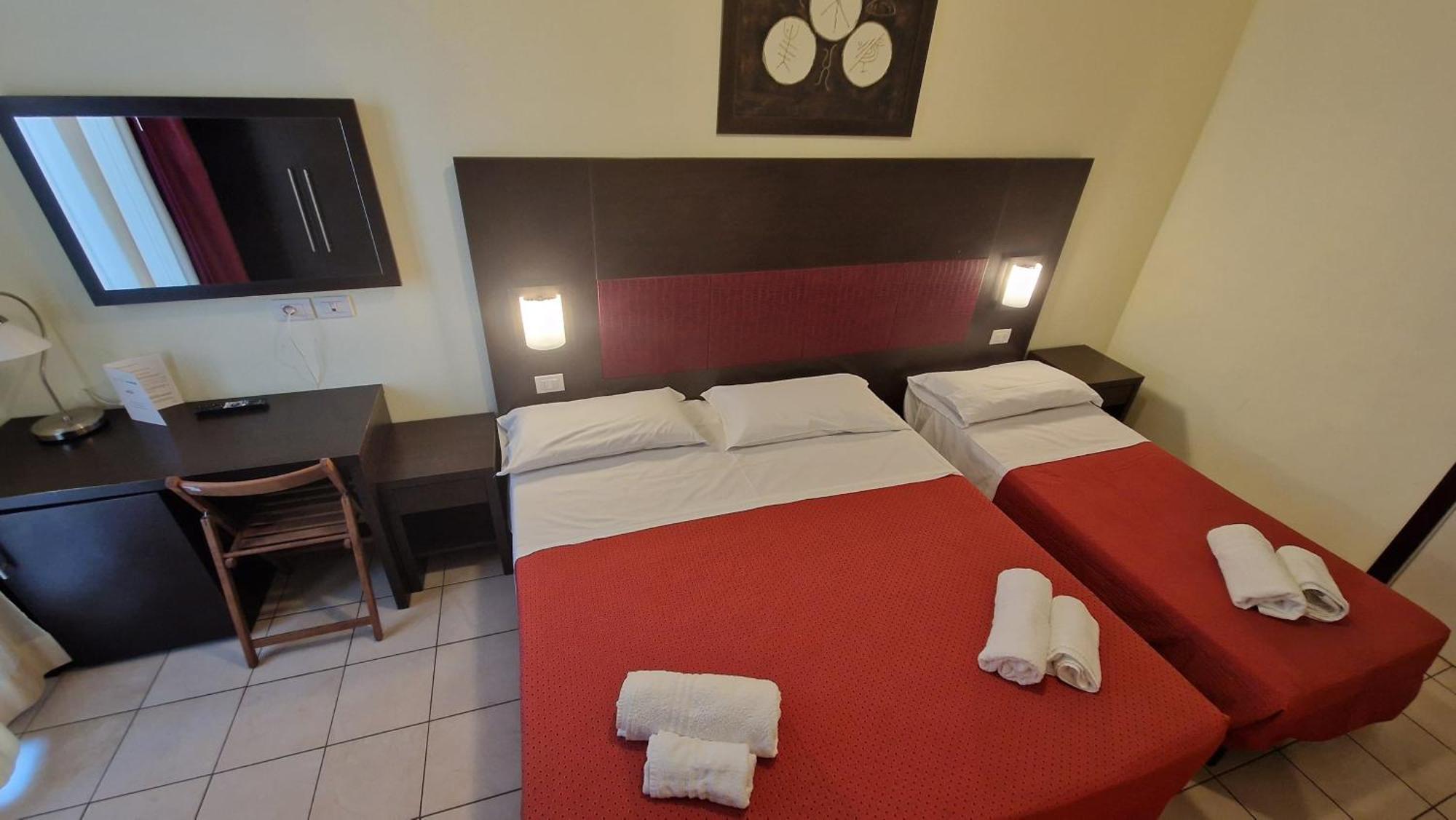 Hotel Alibi Rimini Buitenkant foto