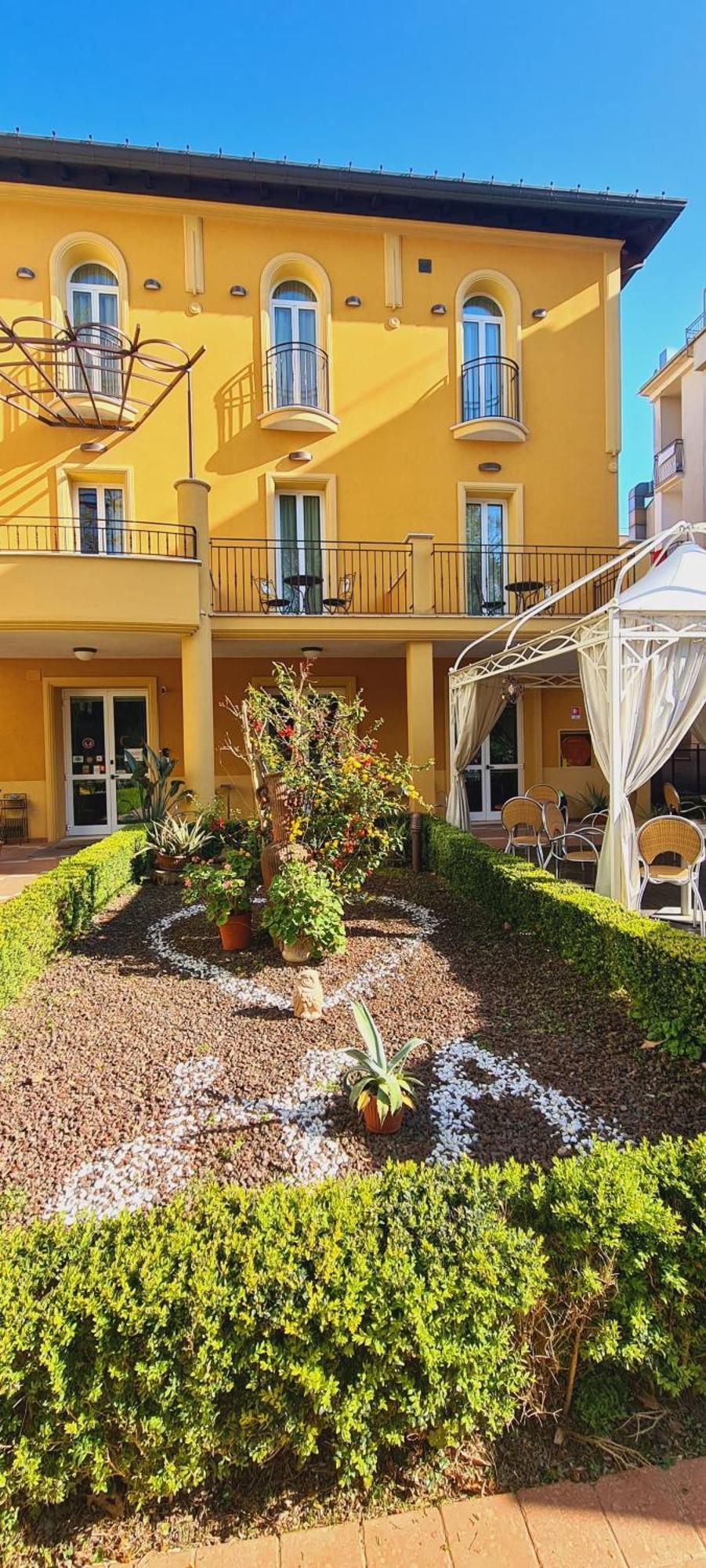 Hotel Alibi Rimini Buitenkant foto