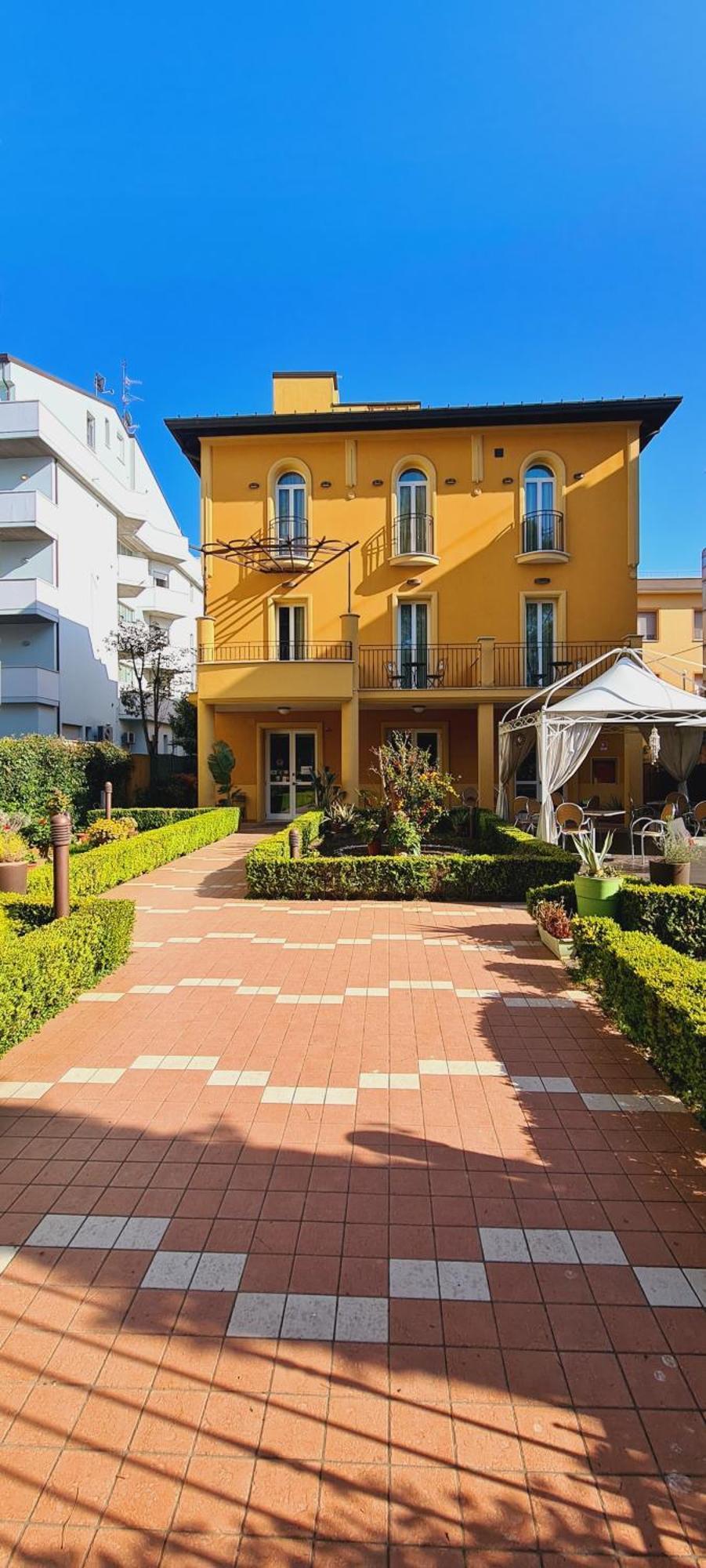 Hotel Alibi Rimini Buitenkant foto