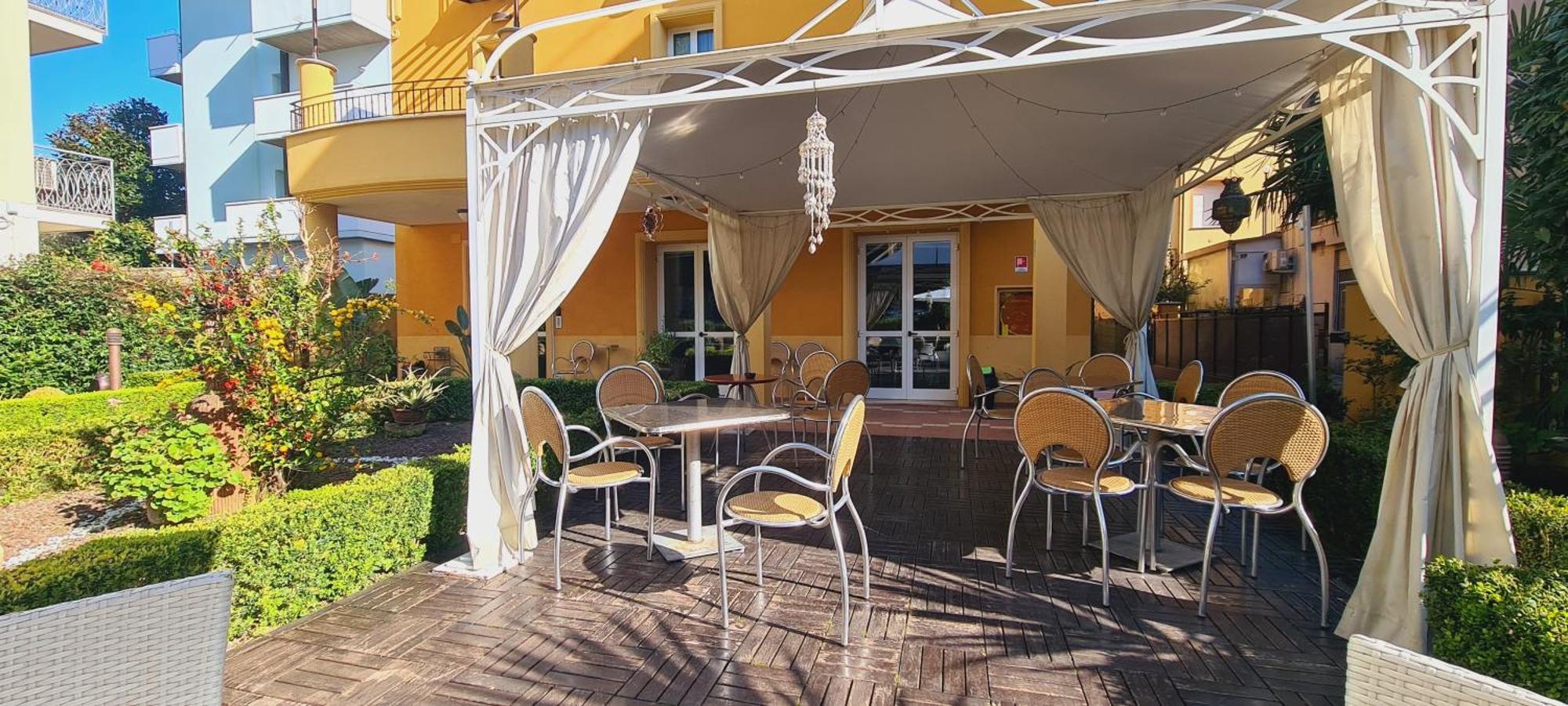 Hotel Alibi Rimini Buitenkant foto